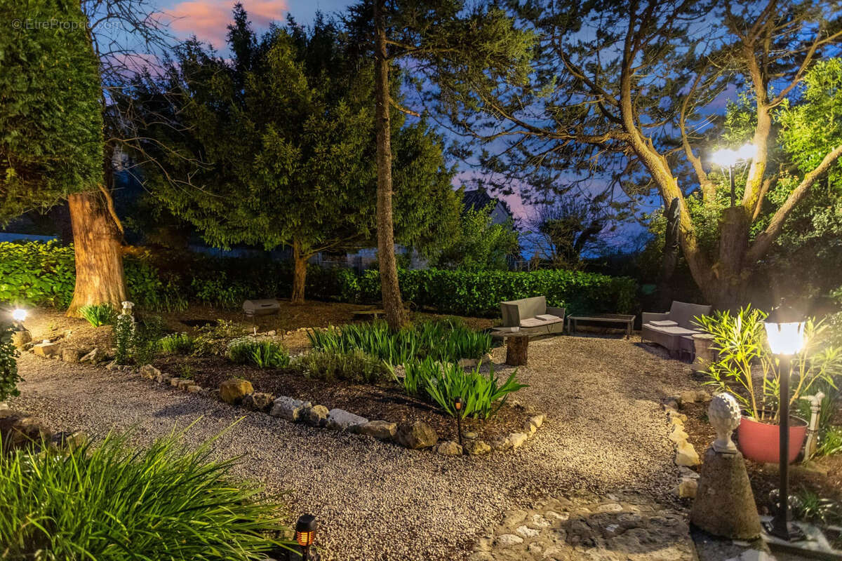 Town house with garden and garage - photo 43
