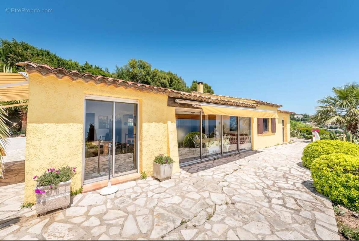 Maison à ROQUEBRUNE-SUR-ARGENS