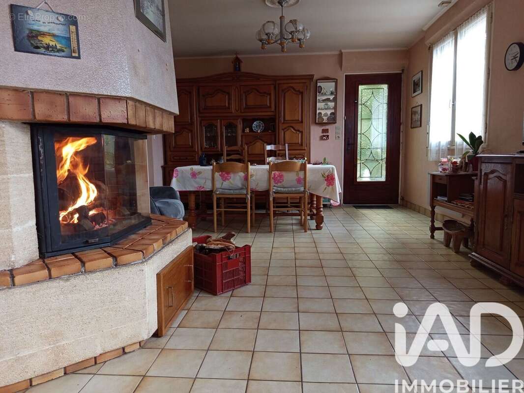 Photo 3 - Maison à SAINT-GONDRAN