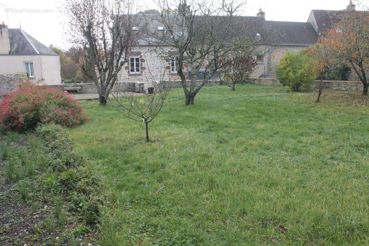 Appartement à FRESNAY-SUR-SARTHE