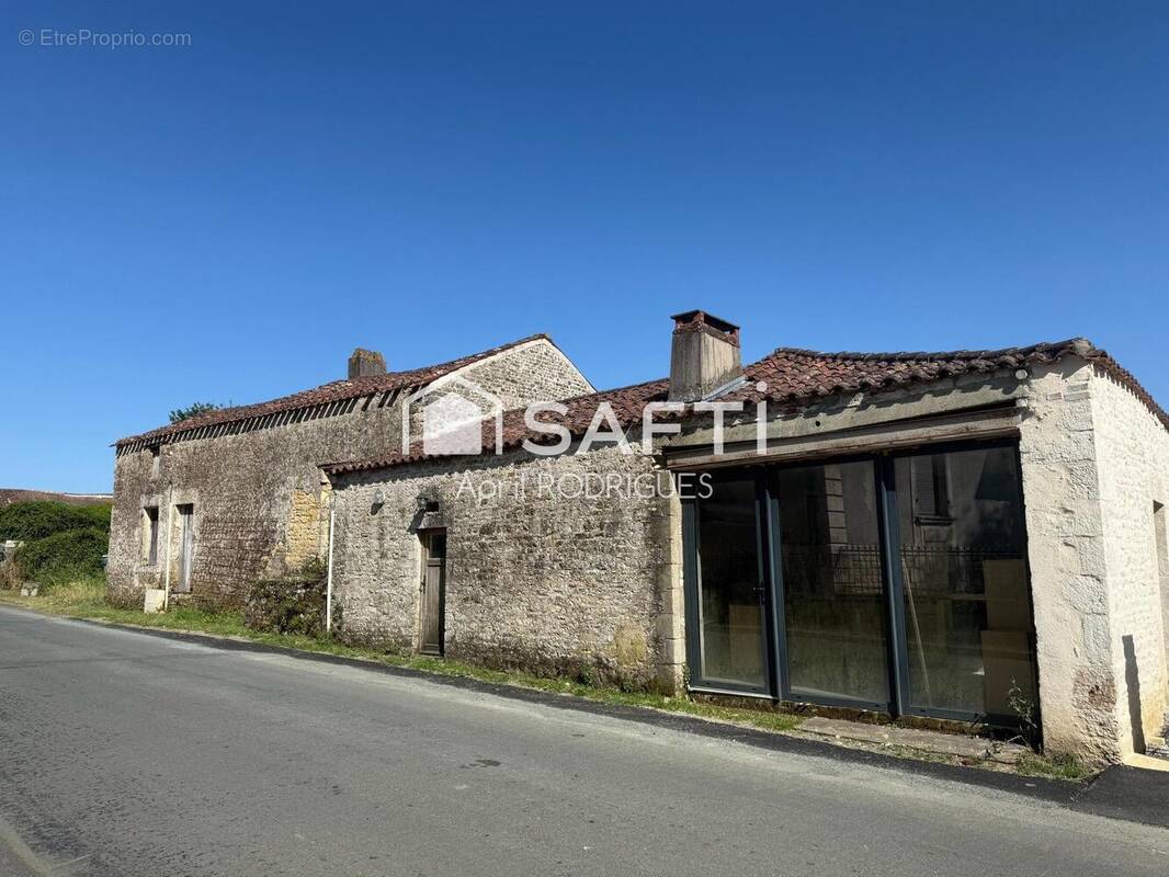 Photo 1 - Maison à SAINT-JUIRE-CHAMPGILLON