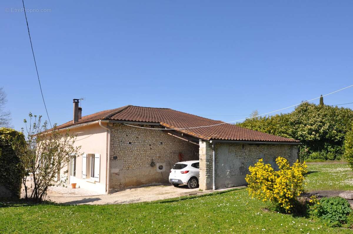 Maison à AUBETERRE-SUR-DRONNE