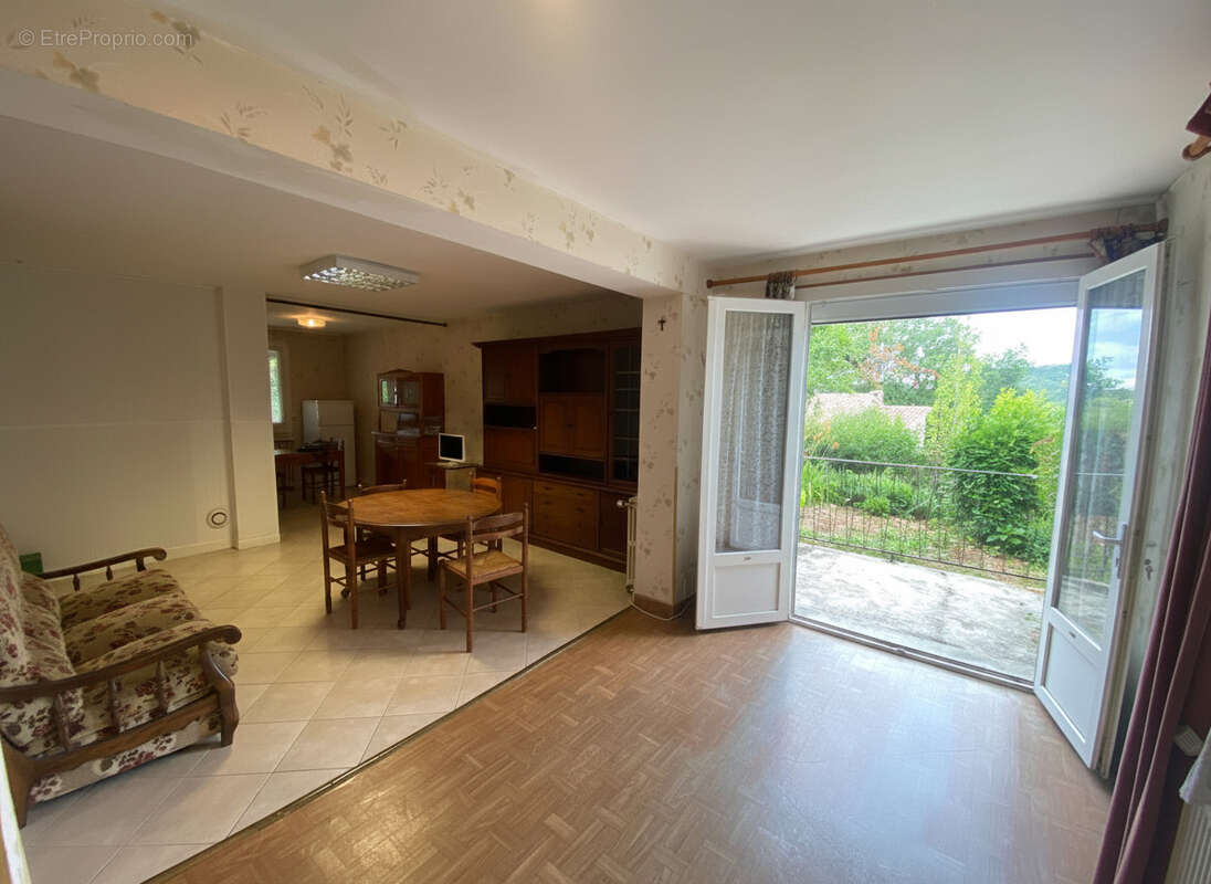 Maison de ville avec 4 chambres, garage et extérieur - photo 4