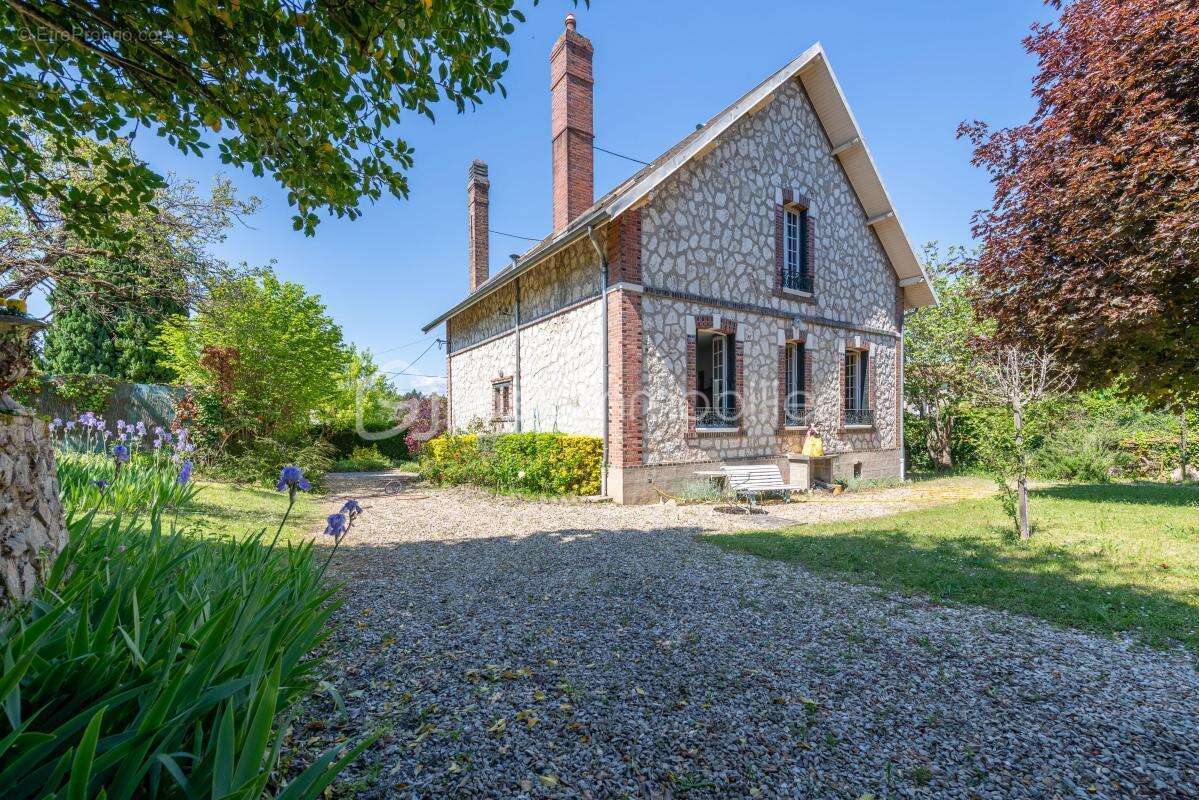 Maison à PONT-SUR-YONNE