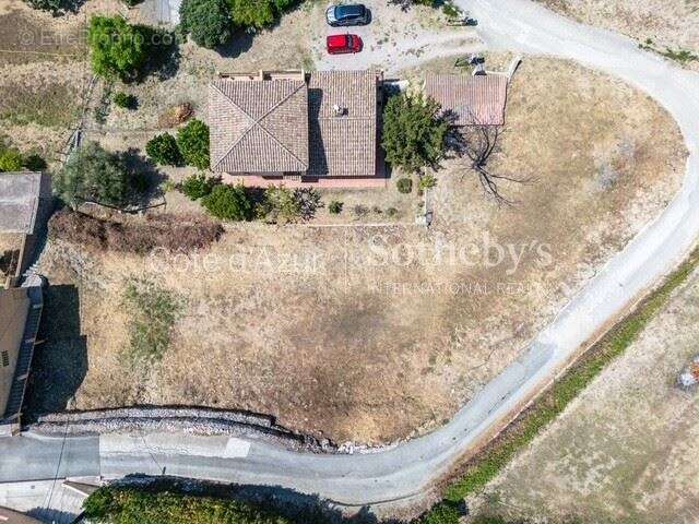 Saint-Laurent-d’Èze : Terrain constructible 988 m² proche Monaco - Projet villa - photo 8