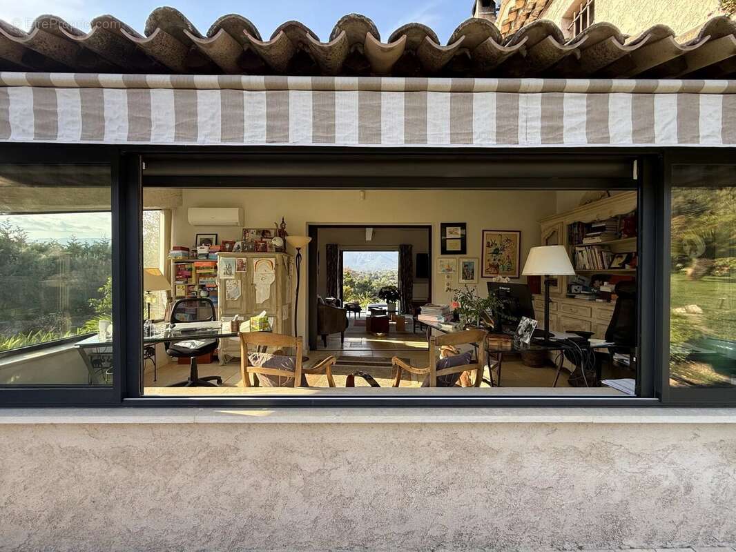 Maison à VALBONNE