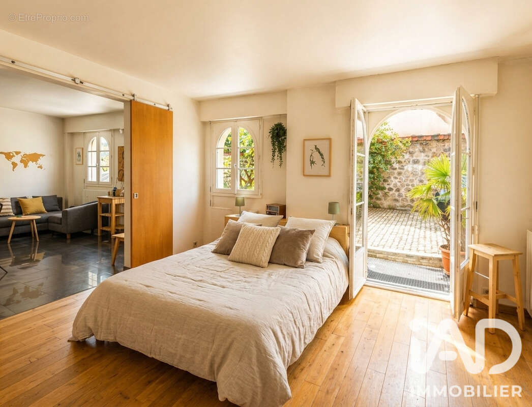 Photo 2 - Appartement à LA GARENNE-COLOMBES