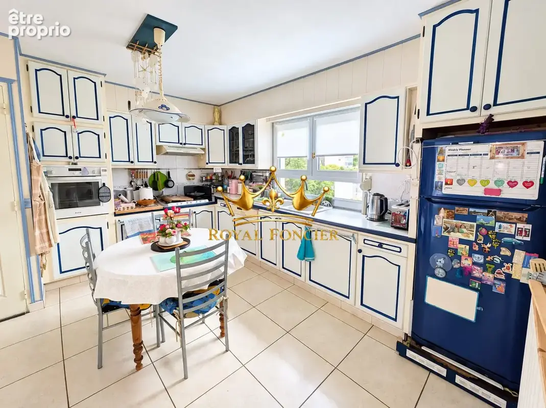 Cuisine A et E avec espace repas