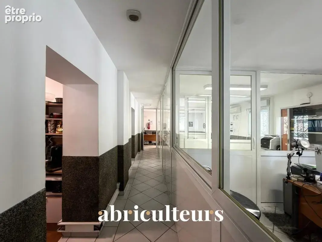 Le Muy - bâtiment commercial et entrepôt à vendre, zone d'activité dynamique proche A8.(83490) - photo 2