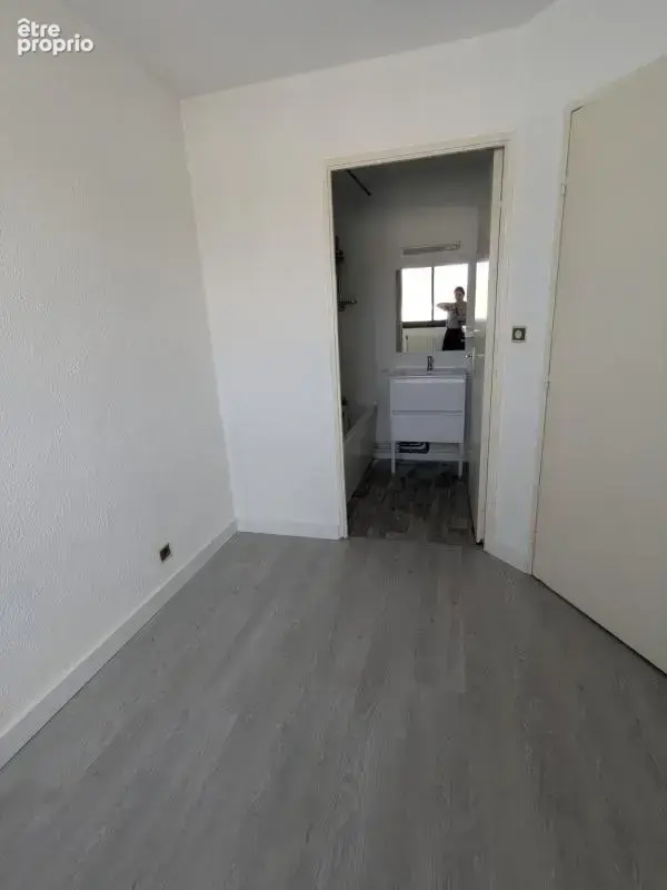 Studio avec chambre et balcon - St Genès - photo 7