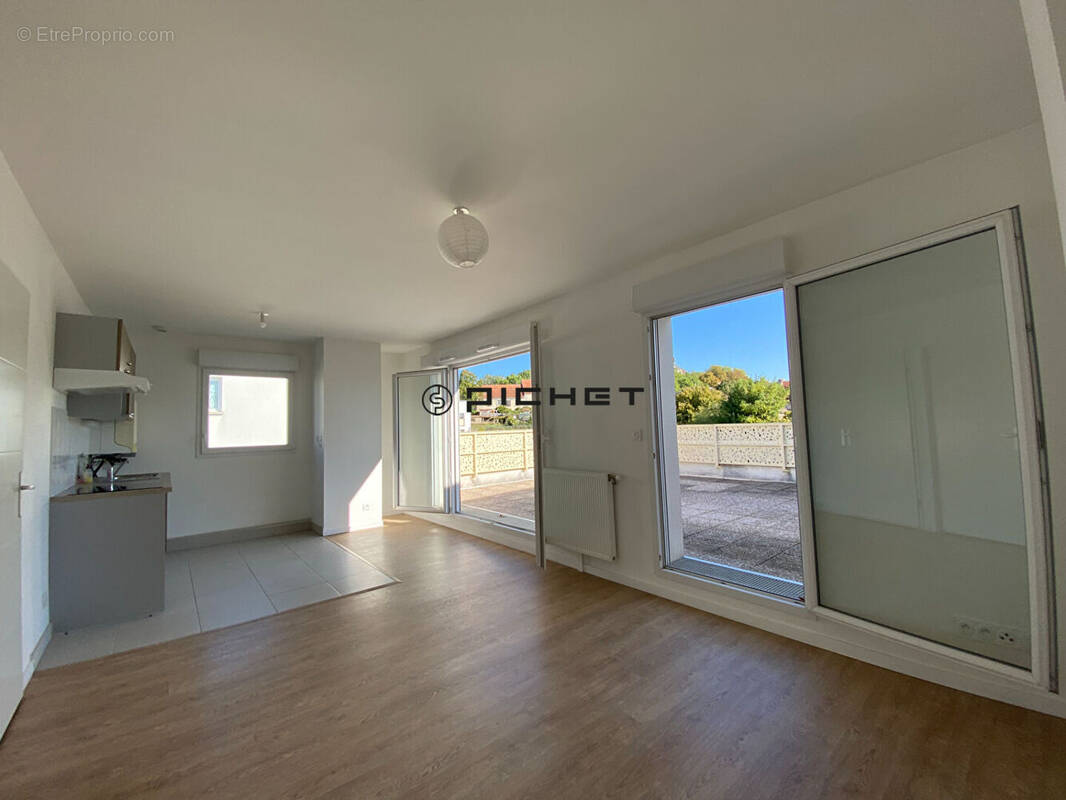 Appartement à BRUYERES-LE-CHATEL