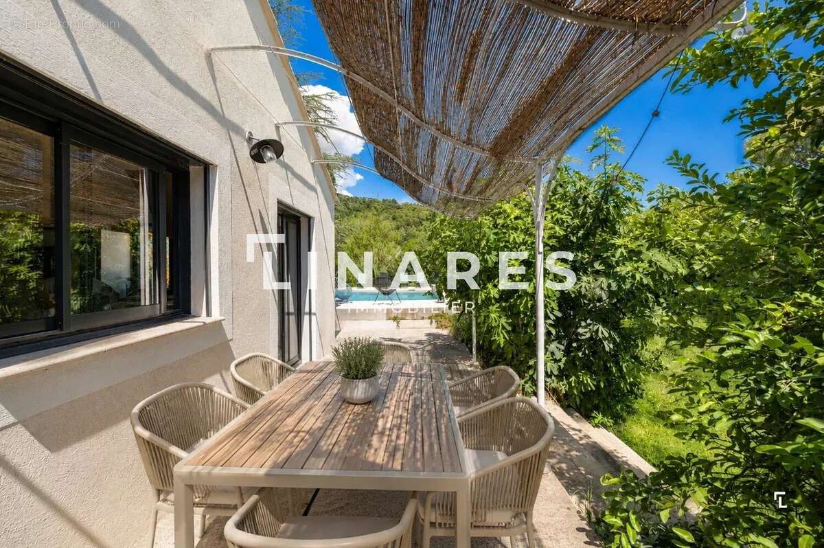 LES COLLINES D'ALLAUCH - Maison T4 de 151m2 - Terrain de 2500m2 - Piscine - Garage - 13190 Allauch - photo 6