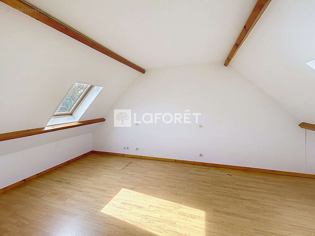 Maison familiale centre Orgeval 7 pièce(s) 164 m2 - photo 9