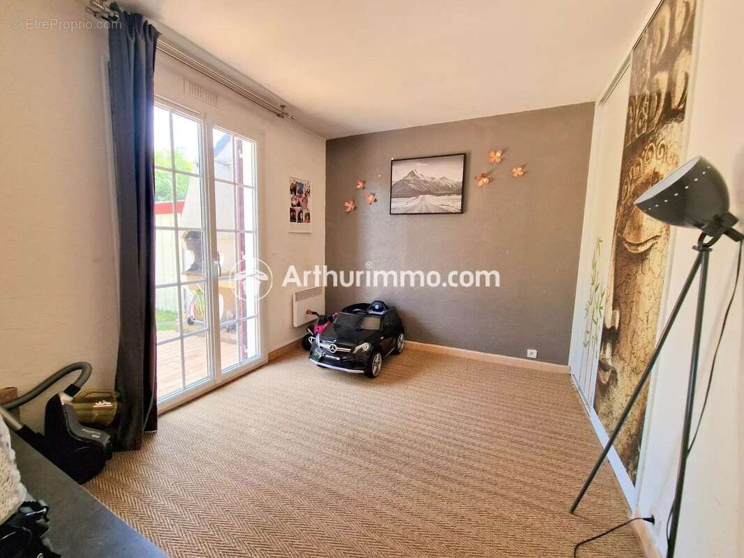 Maison à SAVIGNY-LE-TEMPLE