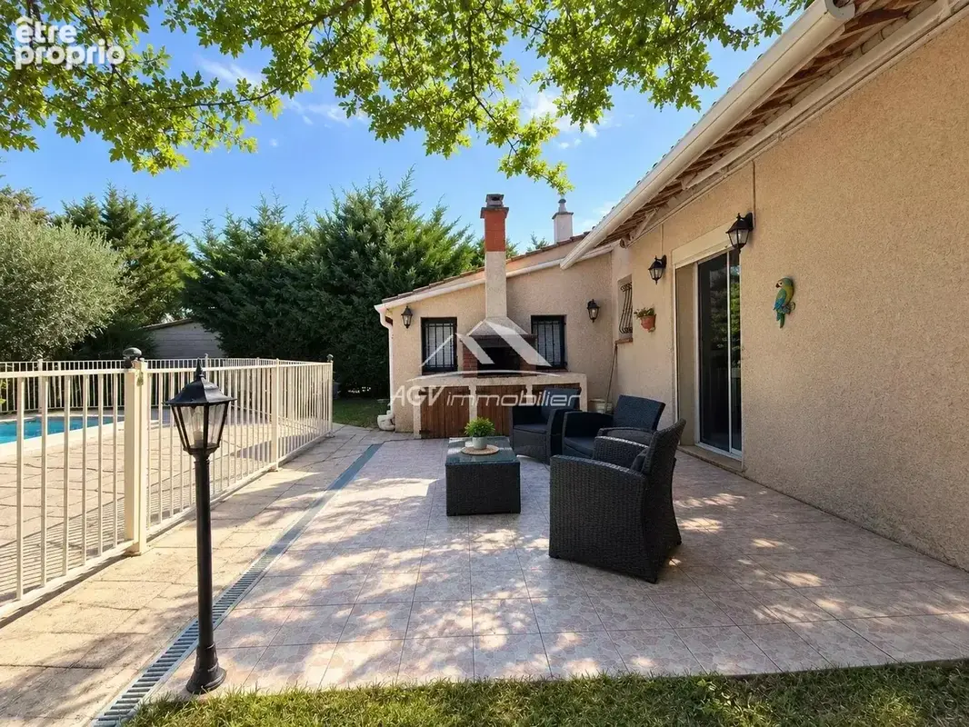 Maison trois chambres, avec piscine et 3884 m² de terrain - photo 3