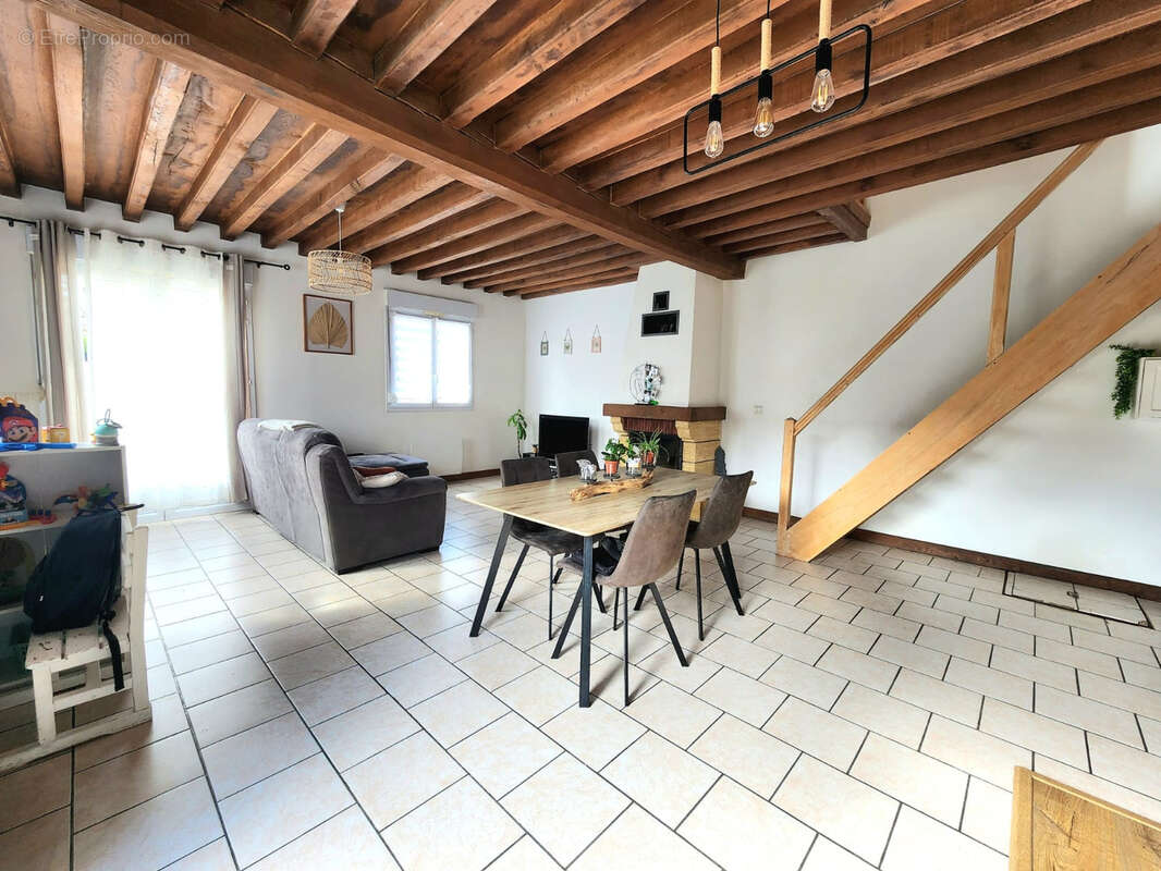 Maison à SAINT-PARRES-AUX-TERTRES