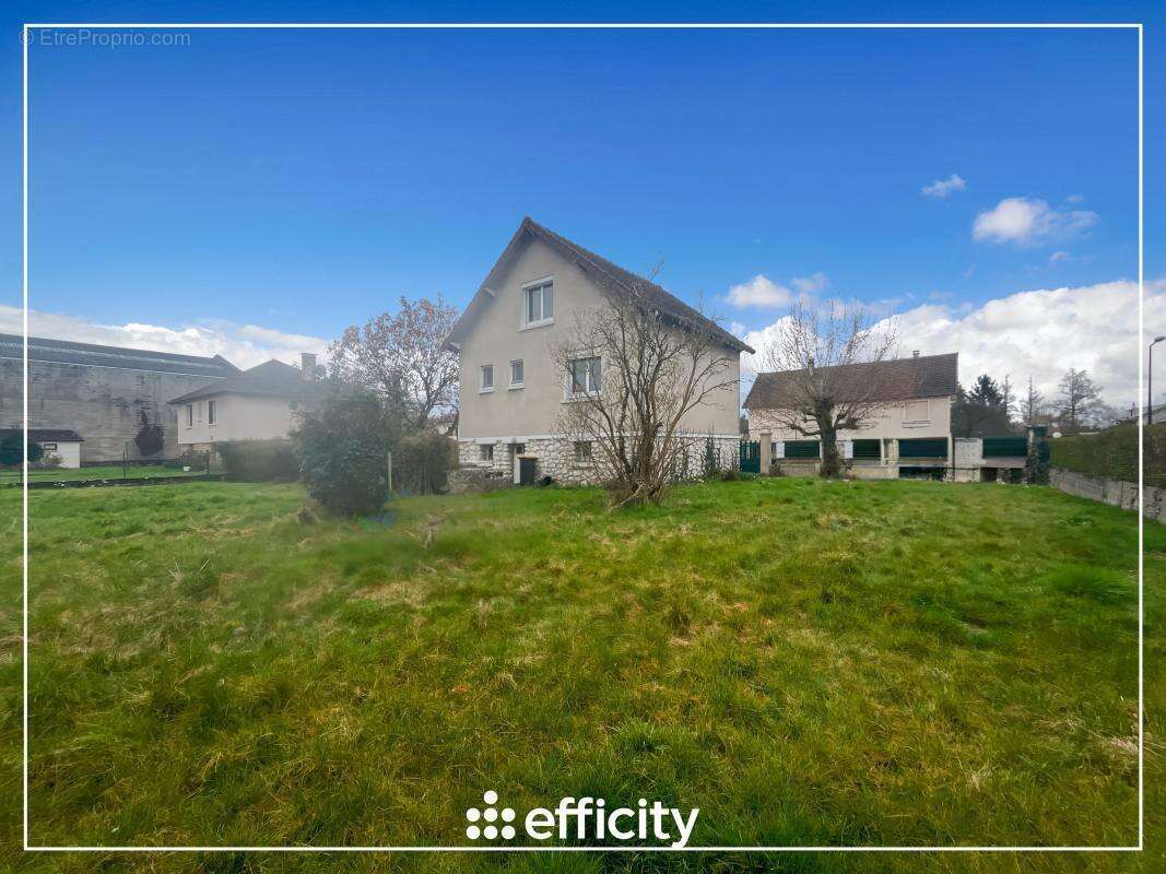 Terrain à FONTENAY-TRESIGNY