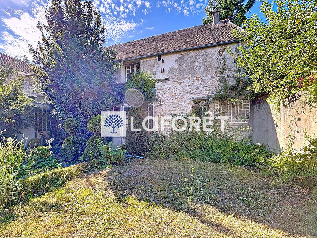 Maison à SAINT-NOM-LA-BRETECHE