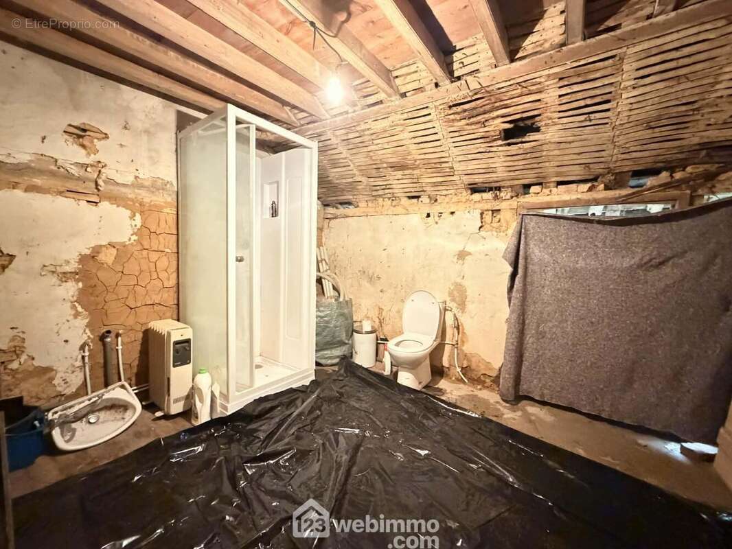 La salle de bains de 12 m² - Maison à TAVAUX-ET-PONTSERICOURT