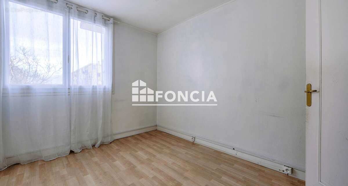 Appartement à LE PLESSIS-ROBINSON