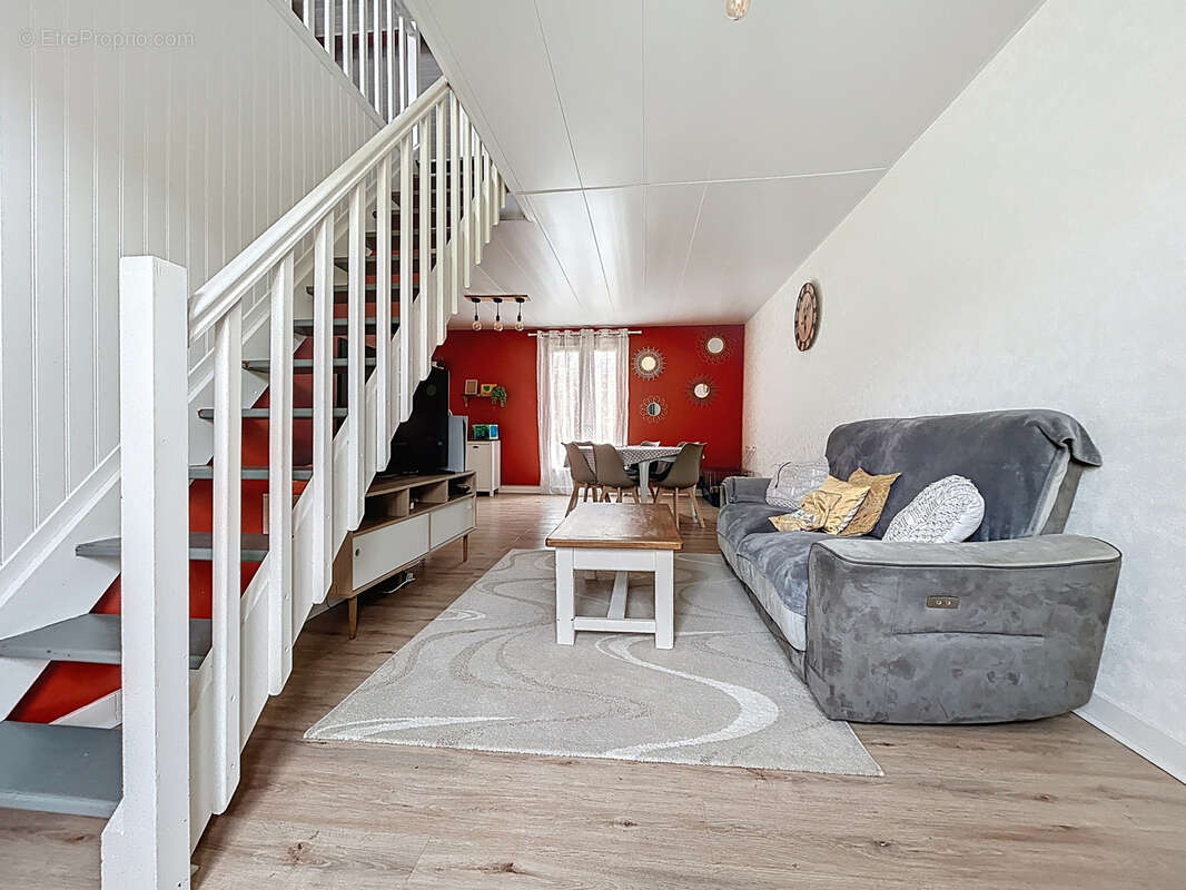 Maison à SAINT-PANTALEON-DE-LARCHE