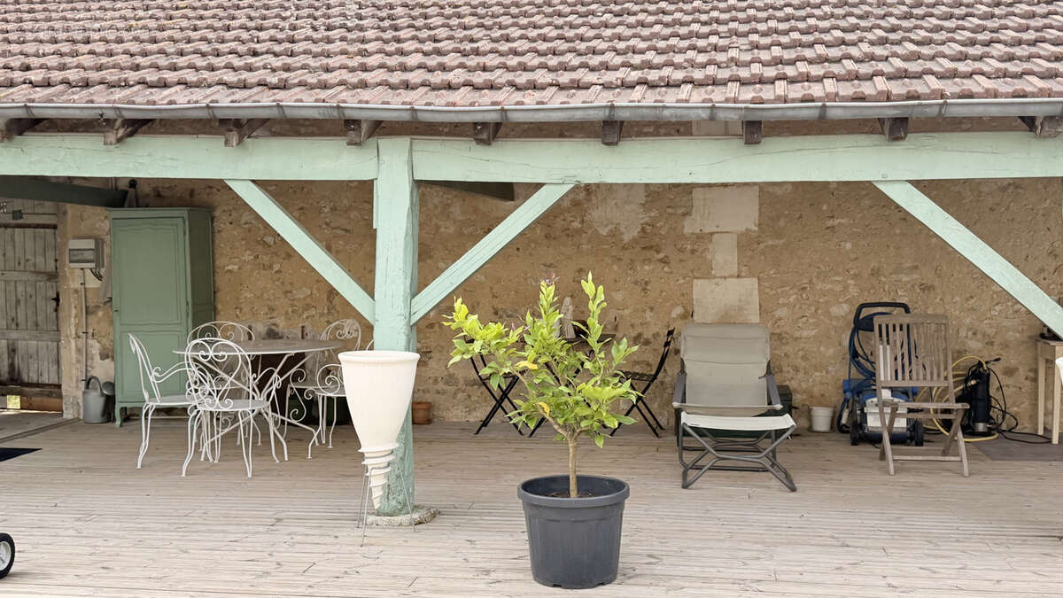 Maison à SAINT-JEAN-D'ANGELY