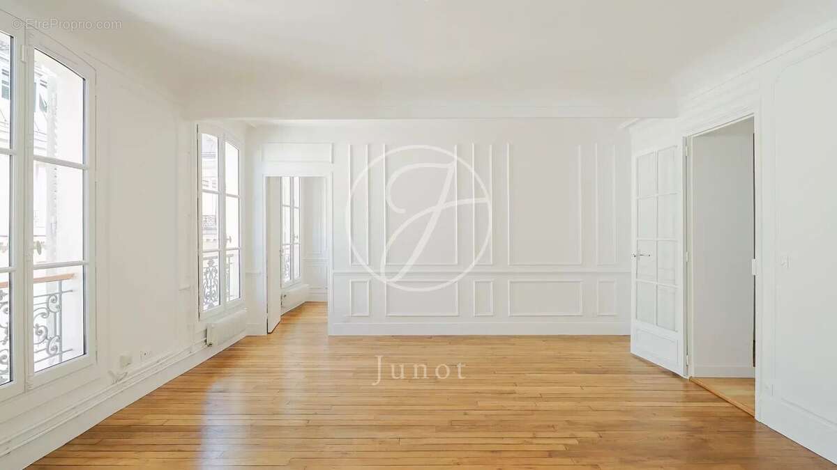 Appartement à PARIS-8E