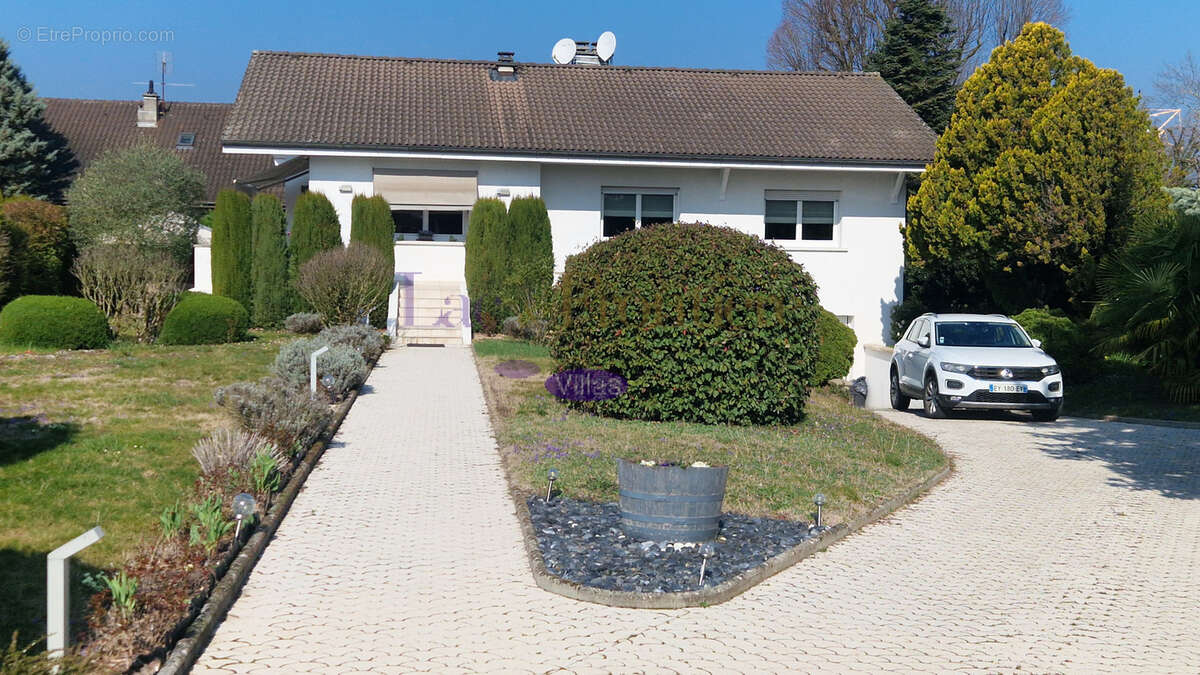 Maison à CHENS-SUR-LEMAN