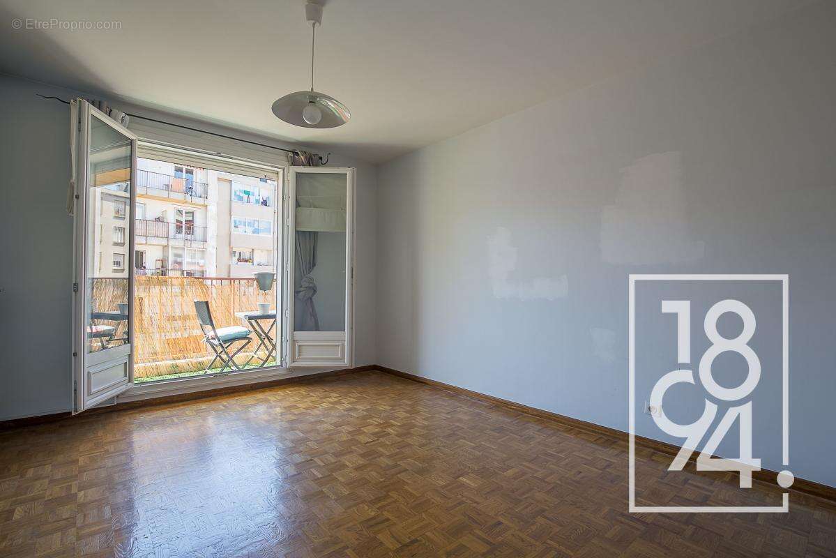 Appartement à MARSEILLE-7E