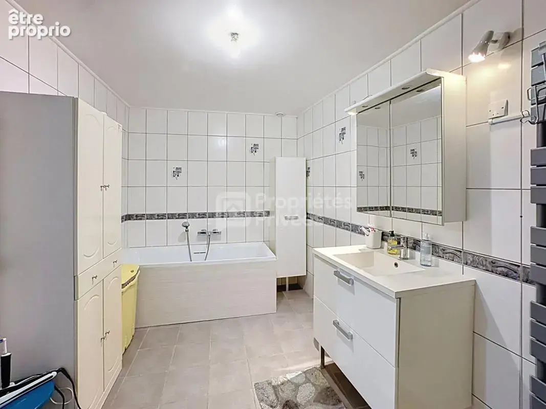 Maison renovee avec grands volumes, jardin et atelier indépendant - photo 9