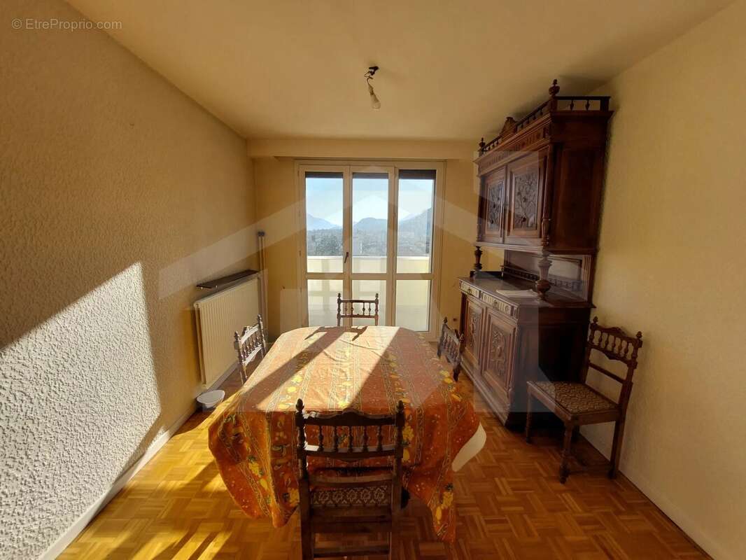 Appartement à FONTAINE