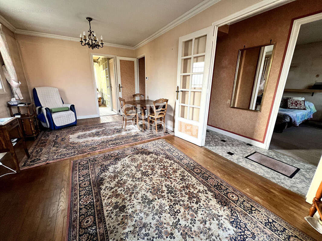 Maison à SAINTE-GENEVIEVE-DES-BOIS