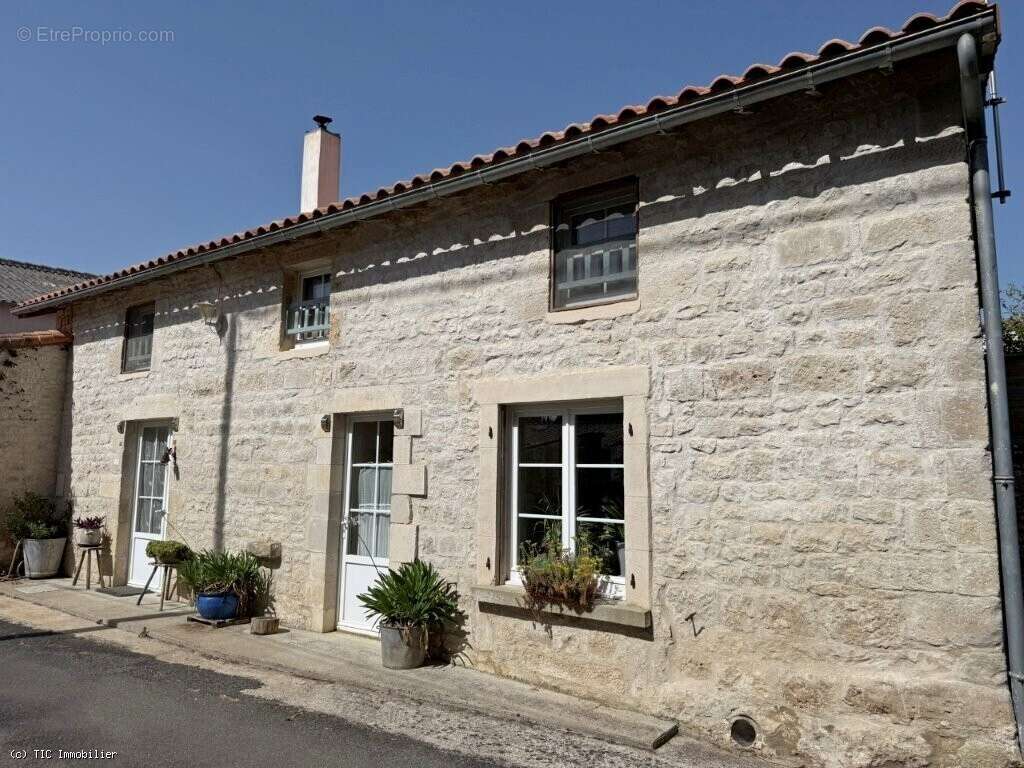 Maison à VILLEFAGNAN