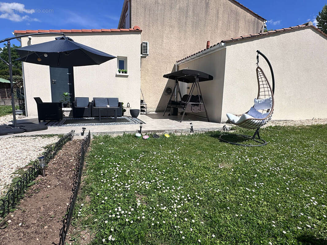 Maison à SAINT-YRIEIX-SUR-CHARENTE