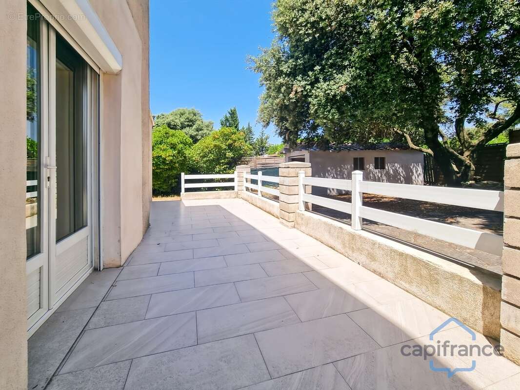 Maison de 212m² avec 6 pièces et une dépendance T2 - Terrain arboré de 800m² - Garage - Restinclières (34160) - photo 16