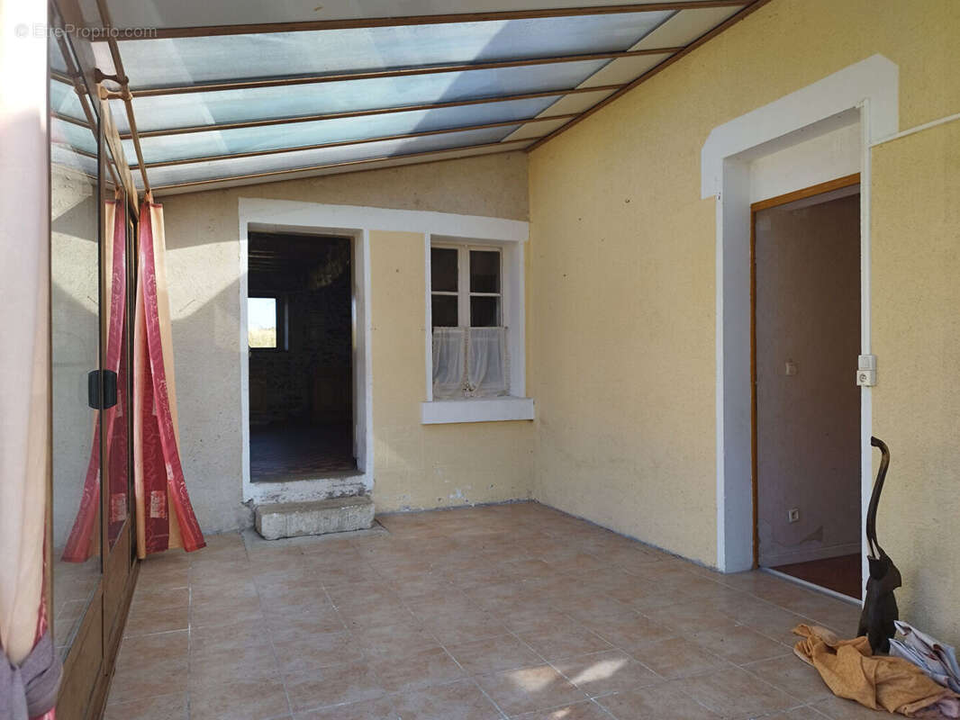 Maison à NOUANS-LES-FONTAINES