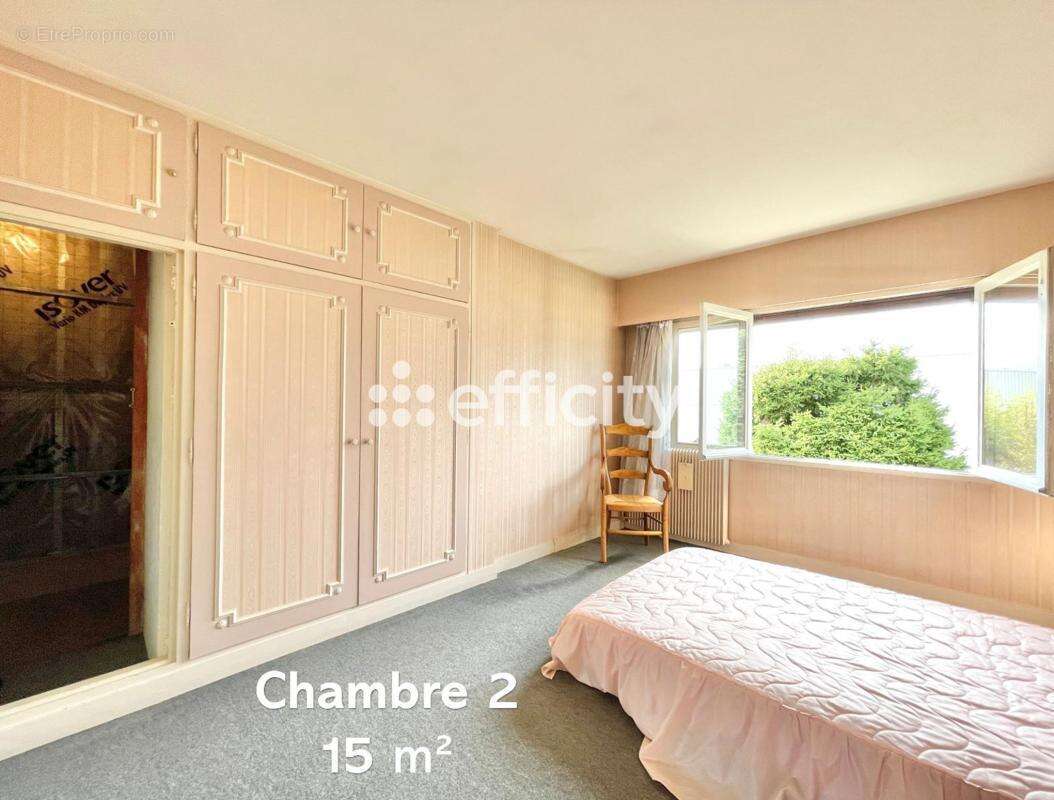 Maison à LES CLAYES-SOUS-BOIS