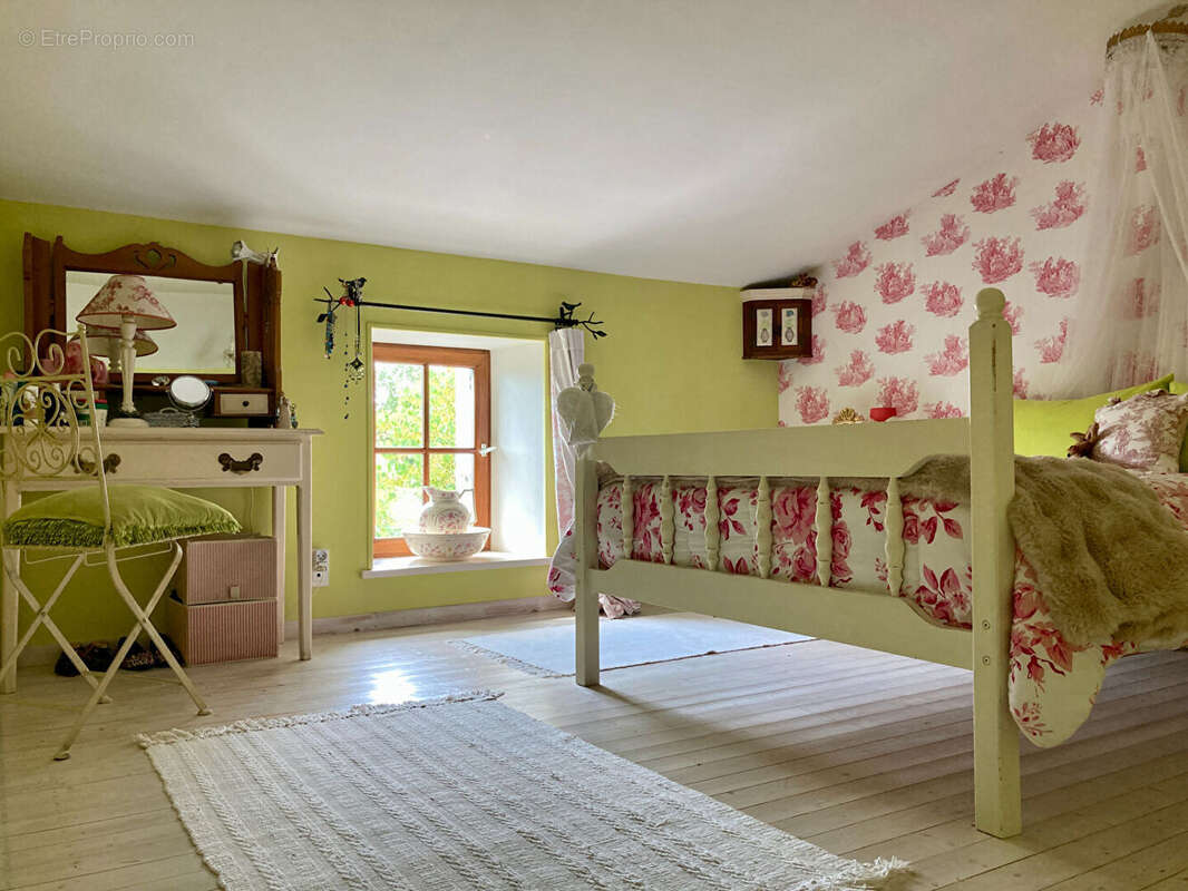 Maison à SAINT-HILAIRE-DES-LOGES