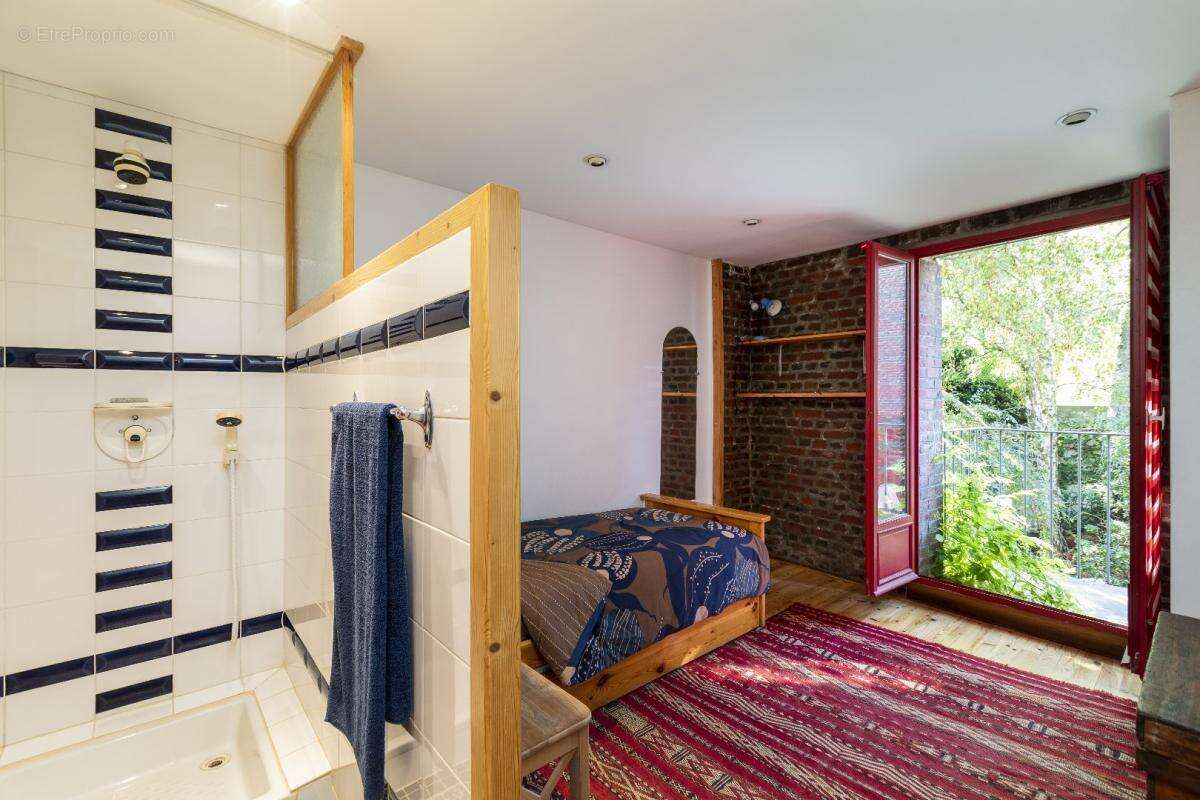 Appartement à LES LILAS