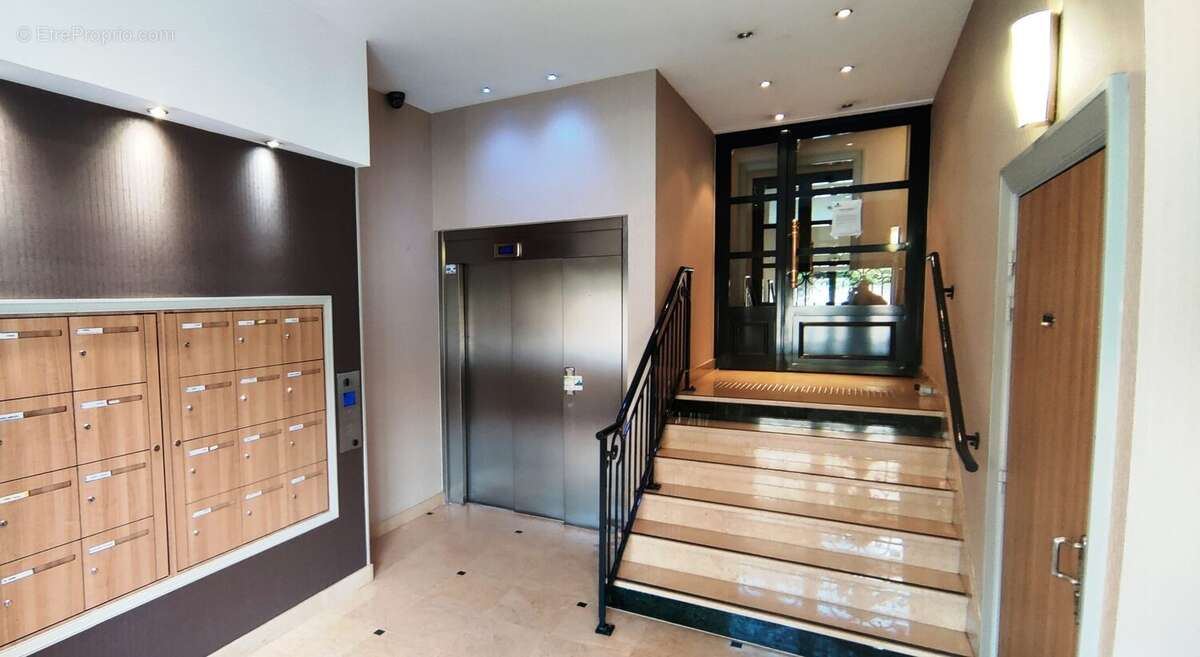 Appartement à LES CLAYES-SOUS-BOIS
