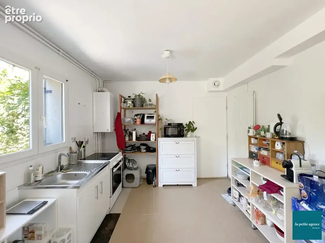 Maison 85 m² à Saint-Germain-La-Blanche-Herbe  - photo 4