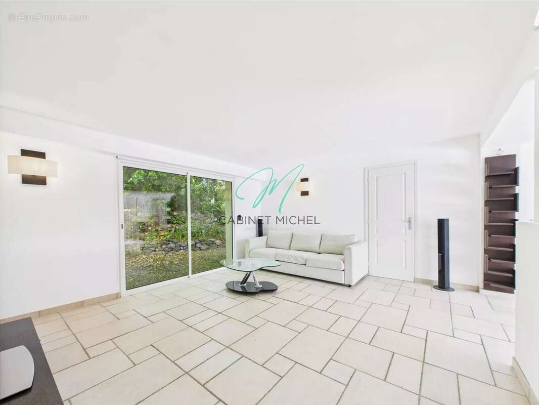 Maison à ROQUEFORT-LES-PINS