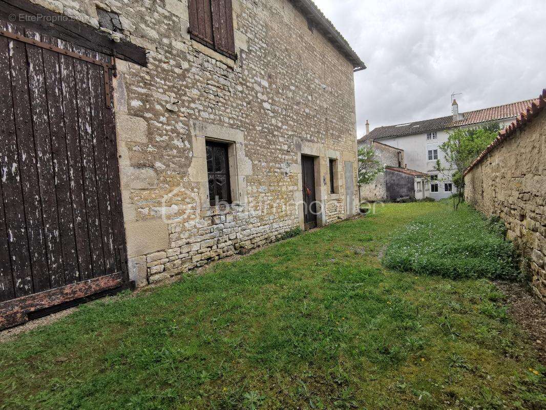 Maison à SAUZE-VAUSSAIS