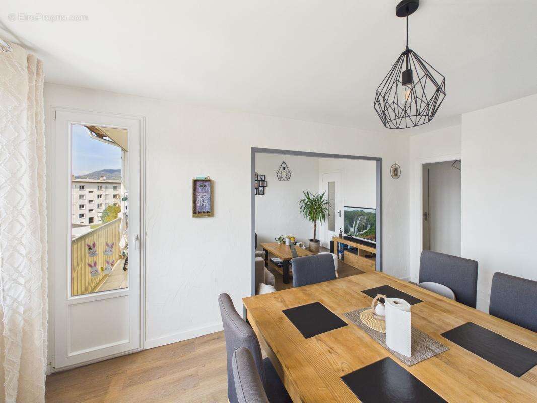 Appartement à BARBERAZ