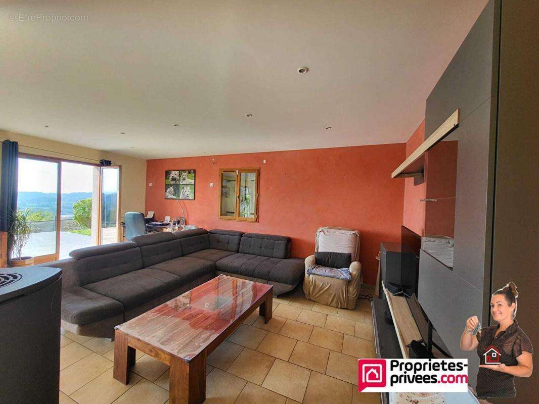 Maison à BOURG-DE-THIZY