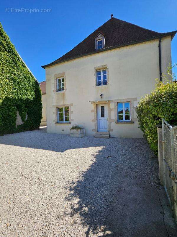 210 000, Maison Ancienne de Caractère, 10 mn de Mirebeau, TALMAY - photo 2