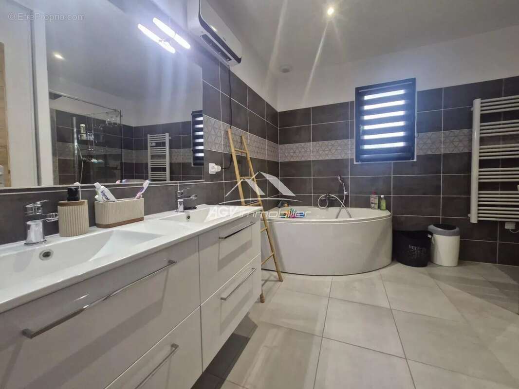 Maison à ALLEGRE-LES-FUMADES