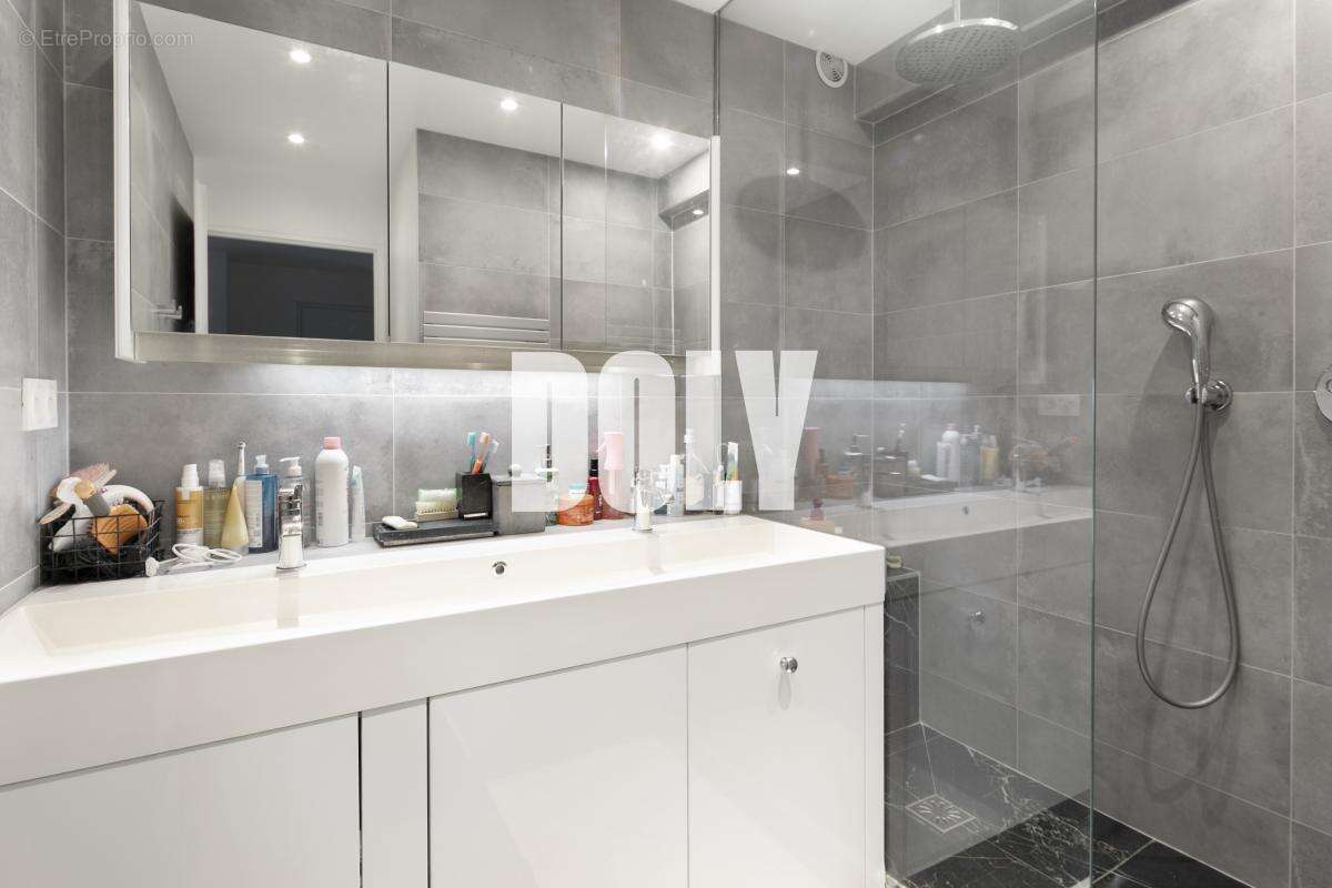 Appartement à LEVALLOIS-PERRET