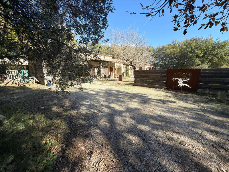 Maison à SAINT-SATURNIN-LES-APT