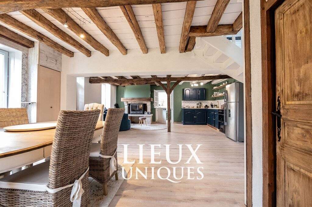 Maison à LA CHAPELLE-SAINT-MARTIN-EN-PLAINE